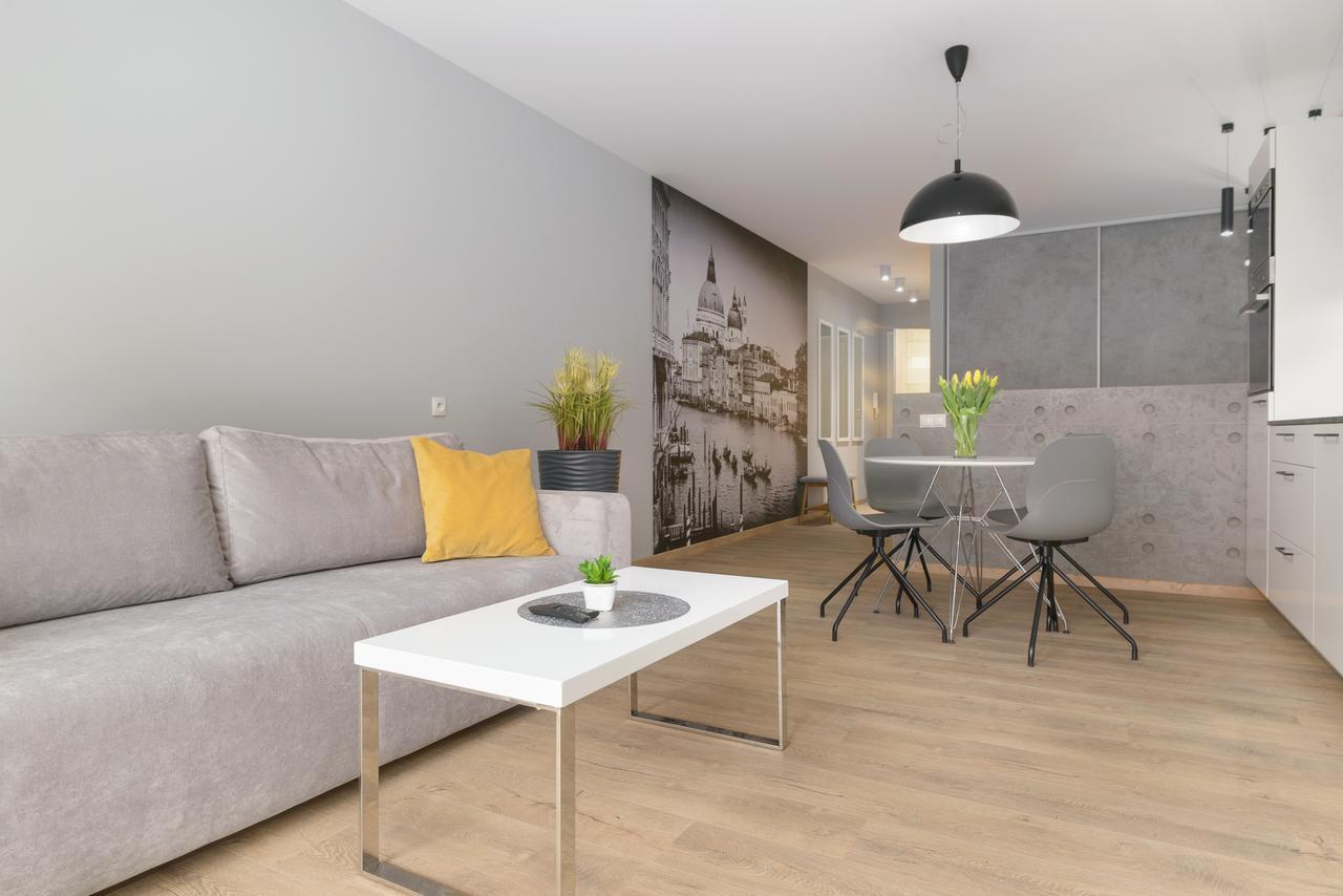 Venezia Apartment พอซนาน ภายนอก รูปภาพ
